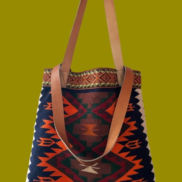 Artisanal Handbag / loom woven/ leather tote bag/ Eco-Friendly - Picture 4 of 9